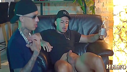 Suruba Com Os Gemeos E Com O Mano, Colocaram As 3 Pirocas Pra Jogo 15 Min